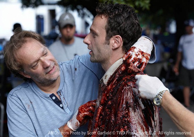 Živí mrtví - Pach krve - Z natáčení - Greg Nicotero, Andrew Lincoln