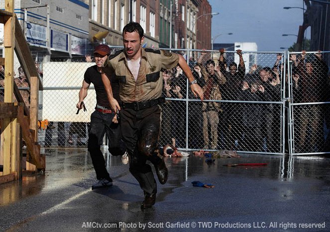 The Walking Dead - Season 1 - Bátorság - Filmfotók - Andrew Lincoln