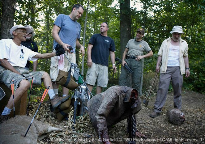 The Walking Dead - Vai dizer isso às rãs - De filmagens - Jon Bernthal, Jeffrey DeMunn