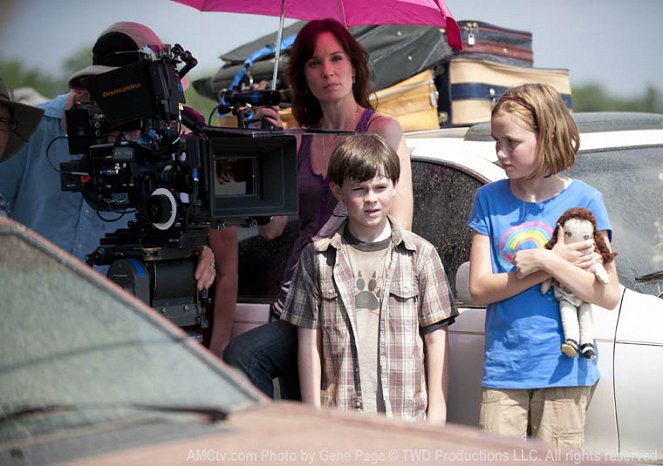 The Walking Dead - Aquilo que nos espera - De filmagens - Sarah Wayne Callies, Chandler Riggs, Madison Lintz