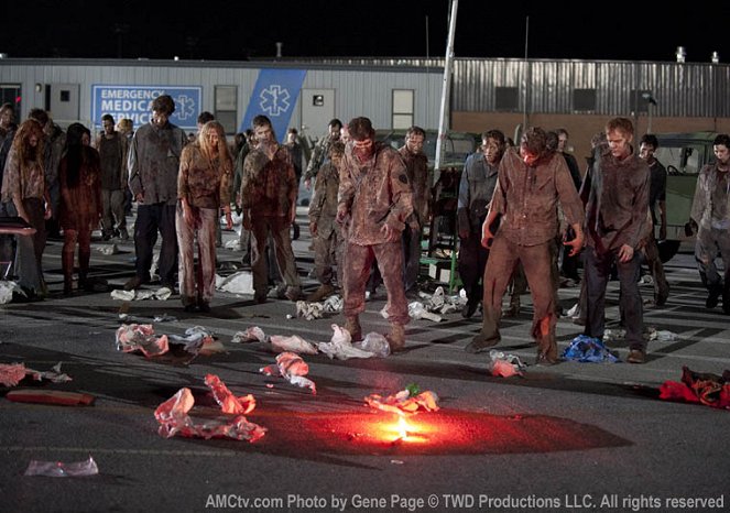 The Walking Dead - Season 2 - Kivéreztetés - Filmfotók