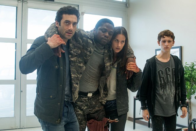 The Mist - The Waiting Room - Photos - Morgan Spector, Okezie Morro, Danica Curcic, Russell Posner