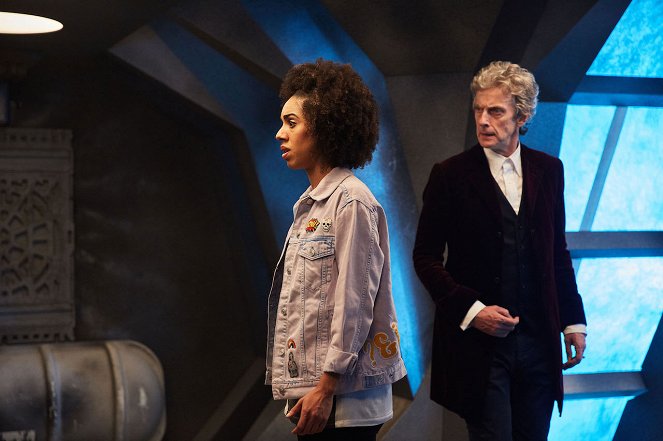 Doctor Who - Season 10 - The Pilot - Van film - Pearl Mackie, Peter Capaldi