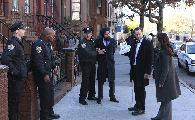 Blue Bloods - Crime Scene New York - Mistaken Identity - Photos - Donnie Wahlberg, Marisa Ramirez