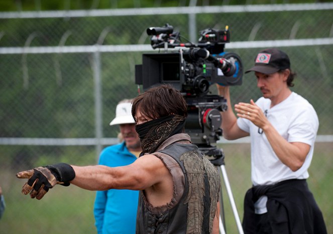 The Walking Dead - Season 4 - Infected - Van de set - Norman Reedus