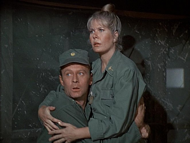 M.A.S.H. - Bananas, Crackers and Nuts - Filmfotók - Larry Linville, Loretta Swit