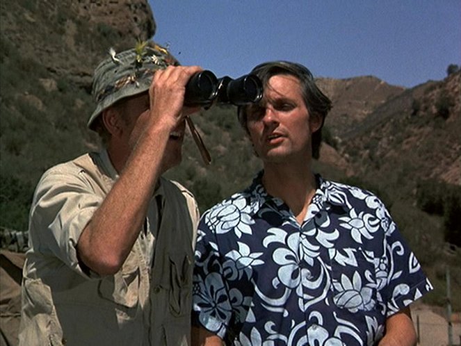 M*A*S*H - Cowboy - Photos - McLean Stevenson, Alan Alda