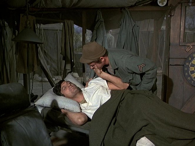 M*A*S*H – armeijan kenttäsairaala - Season 1 - Cowboy - Kuvat elokuvasta - Alan Alda, Gary Burghoff