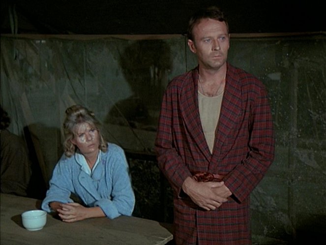 M*A*S*H - Nienawidzę tajemnic - Z filmu - Loretta Swit, Larry Linville