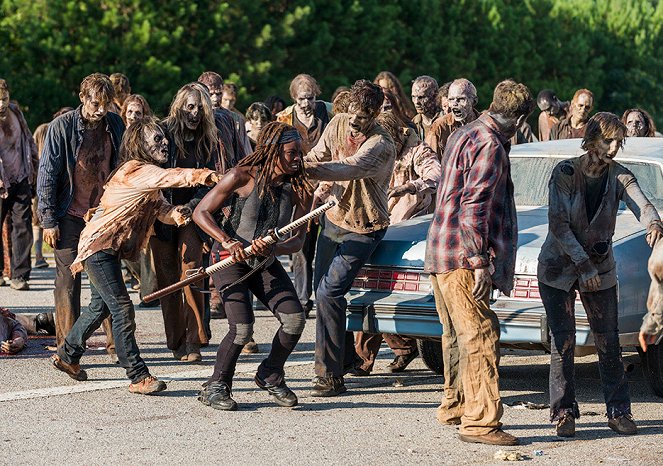 The Walking Dead - Szikla az útban - Filmfotók - Danai Gurira