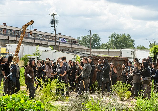 The Walking Dead - Rock in the Road - Photos