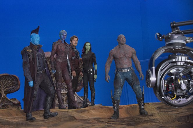 Guardians of the Galaxy Vol. 2 - Van de set - Michael Rooker, Karen Gillan, Chris Pratt, Zoe Saldana, Dave Bautista