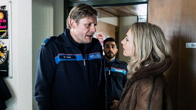 Im Nirgendwo - Van film - Marcus Signer, Ursina Lardi