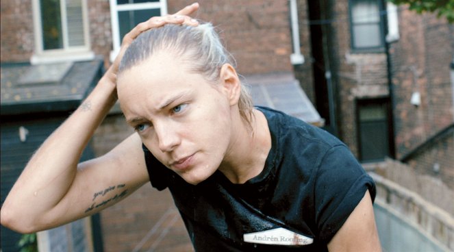 Below Her Mouth - Do filme - Erika Linder