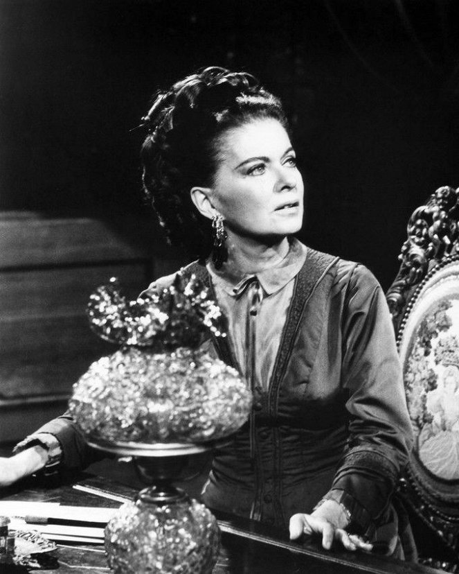 Dark Shadows - Filmfotók - Joan Bennett