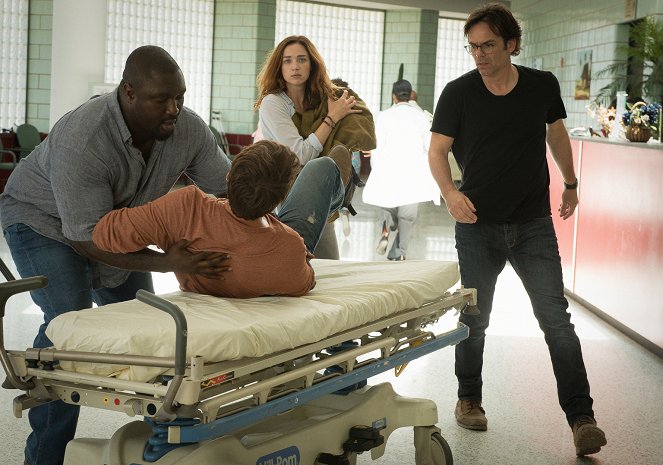 Zoo - Season 1 - Wild Things - Photos - Nonso Anozie, Kristen Connolly, Billy Burke