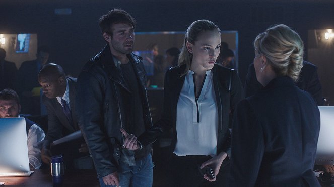 Zoo - That Great Big Hill of Hope - Photos - James Wolk, Nora Arnezeder
