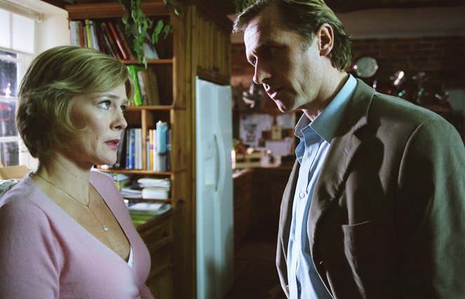 Midsomer Murders - Country Matters - Photos - Clare Holman, Jonny Phillips