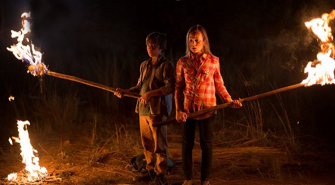Kleine Helden, große Wildnis 2 - Abenteuer Serengeti - Filmfotos - John Paul Ruttan, Ella Ballentine