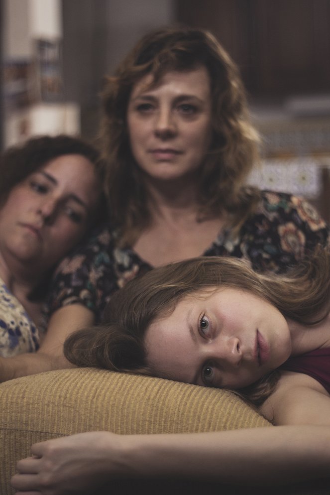 Las hijas de Abril - Filmfotos - Joanna Larequi, Emma Suárez, Ana Valeria Becerril