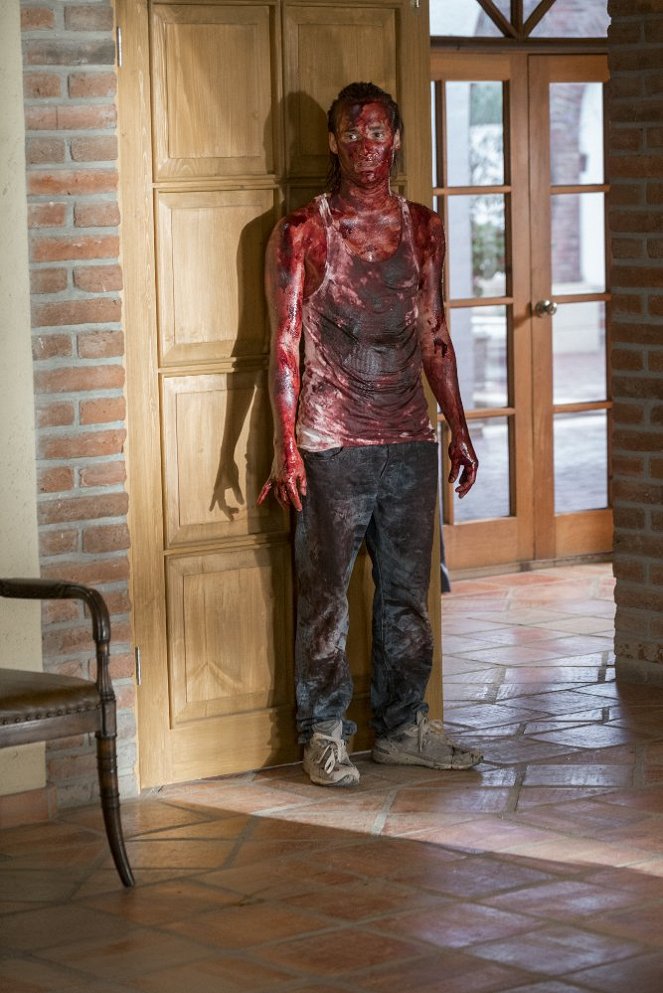 Fear The Walking Dead - Season 2 - Shiva - Kuvat elokuvasta - Frank Dillane