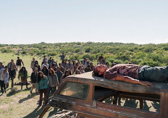 Fear the Walking Dead - Grotesk - Filmfotos - Frank Dillane