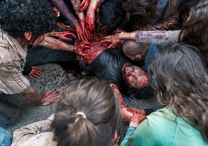Fear the Walking Dead - Season 2 - Grotesque - De la película - Edgar Wuotto