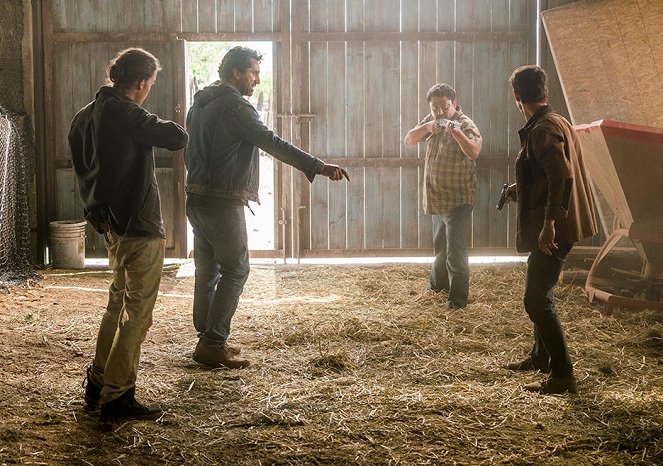 Fear the Walking Dead - Season 2 - Bitte nicht stören - Filmfotos - Cliff Curtis