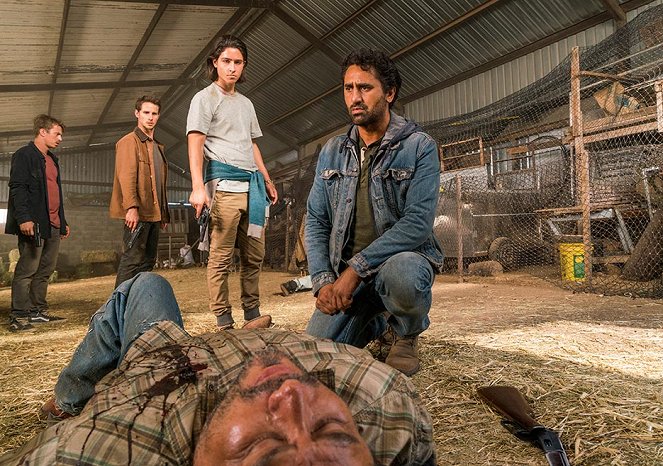 Fear the Walking Dead - Season 2 - Do Not Disturb - Photos - Kelly Blatz, Lorenzo James Henrie, Cliff Curtis