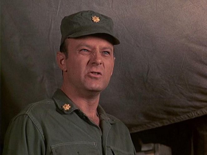 M*A*S*H - Historia miłosna - Z filmu - Larry Linville