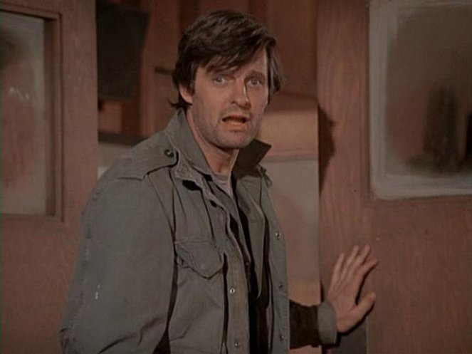 M*A*S*H - The Army-Navy Game - Van film - Alan Alda