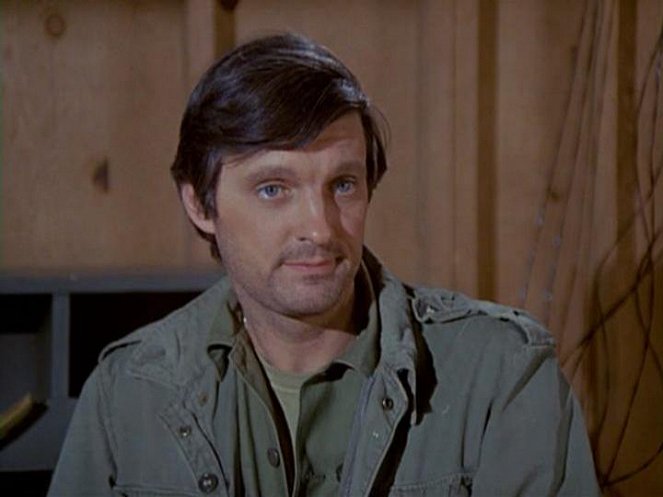 M*A*S*H - The Army-Navy Game - Film - Alan Alda