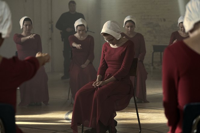 The Handmaid's Tale - Offred - Photos - Madeline Brewer