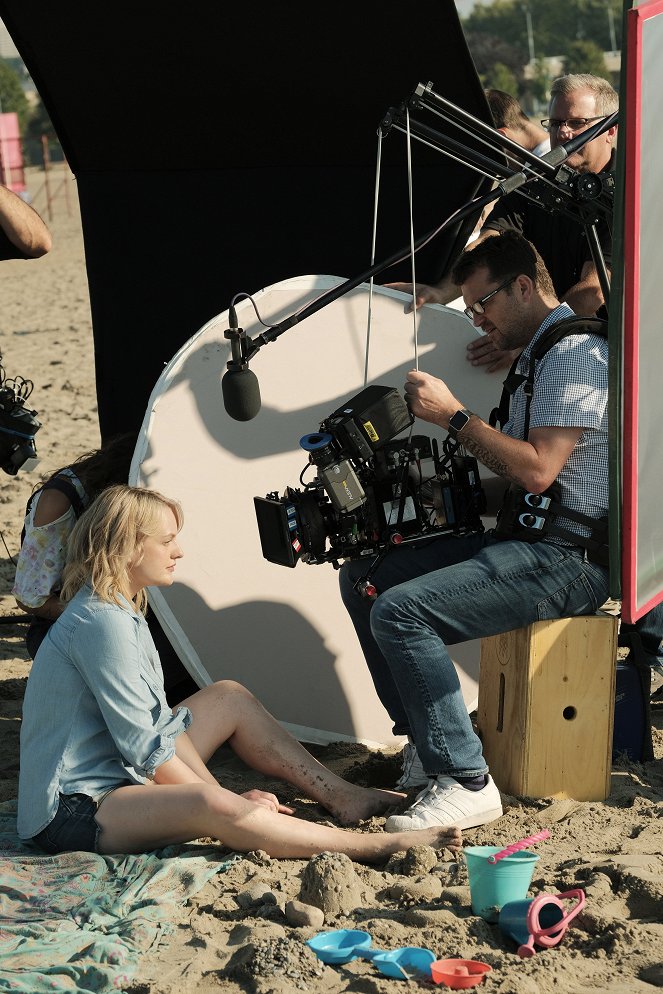 The Handmaid's Tale - Offred - Van de set - Elisabeth Moss