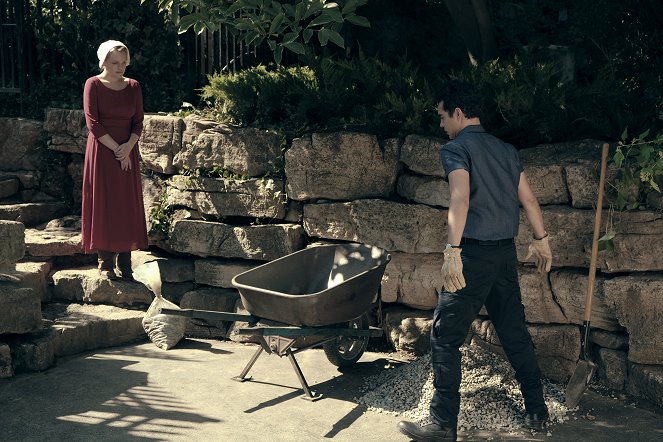 The Handmaid's Tale - Desfred - Filmfotos - Elisabeth Moss, Max Minghella