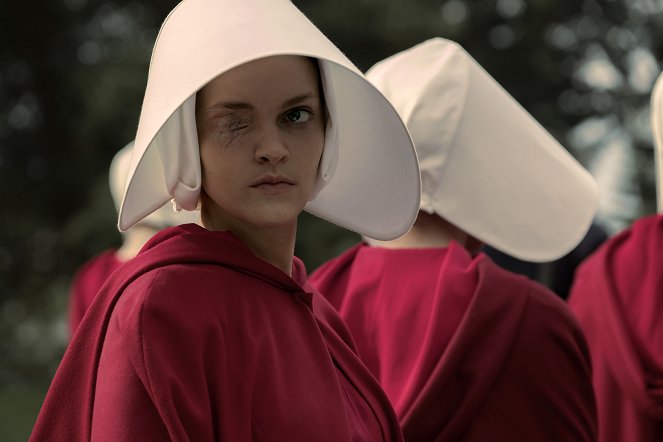 The Handmaid's Tale - Offred - Photos - Madeline Brewer
