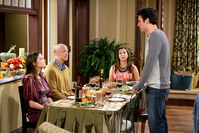 How I Met Your Mother - Slapsgiving 2: Revenge of the Slap - Photos - Cobie Smulders, Chris Elliott, Alyson Hannigan, Josh Radnor