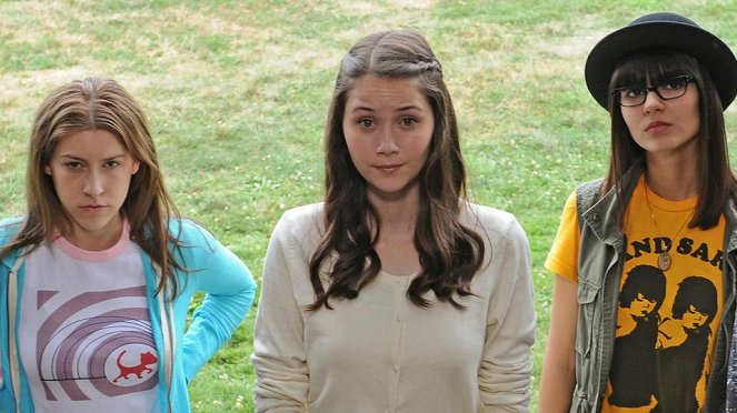The Outcasts - Filmfotók - Eden Sher, Katie Chang, Victoria Justice