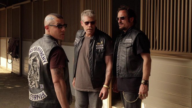 Sons of Anarchy - The Revelator - Photos - Theo Rossi, Ron Perlman, Kim Coates