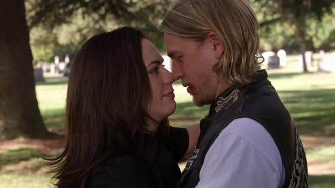 Sons of Anarchy - Season 1 - Die Offenbarung - Filmfotos - Maggie Siff, Charlie Hunnam