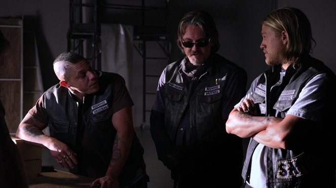 Sons of Anarchy - Albification - Photos - Theo Rossi, Tommy Flanagan, Charlie Hunnam