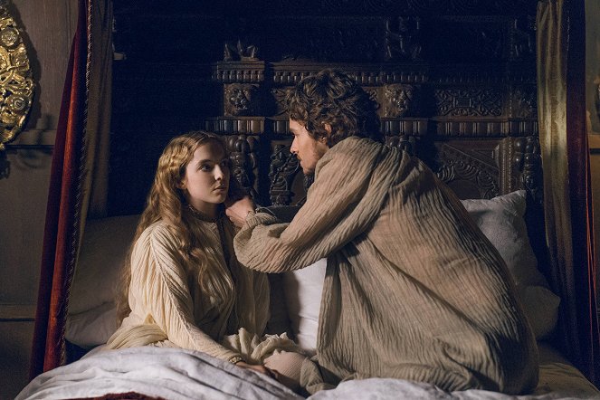 A fehér hercegnő - Egy ágyban az ellenséggel - Filmfotók - Jodie Comer, Jacob Collins-Levy