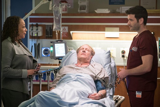 Chicago Med - Choices - Photos - S. Epatha Merkerson, Gregg Henry, Colin Donnell