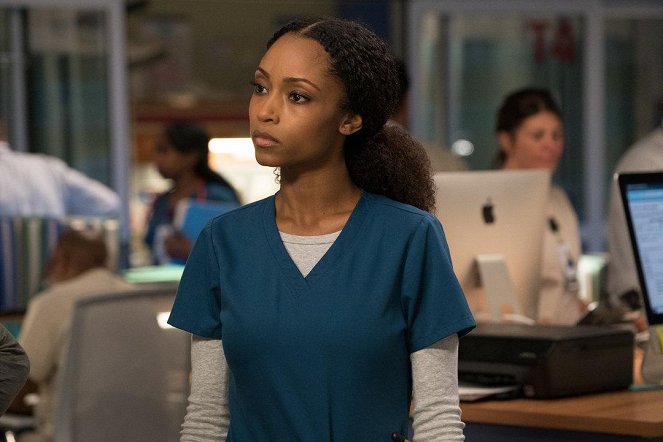 Chicago Med - Intervention - Photos - Yaya DaCosta