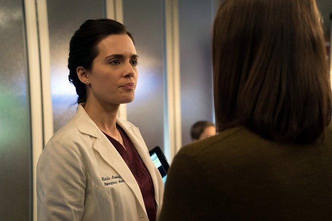 Chicago Med - Season 1 - Hearts - Photos - Torrey DeVitto