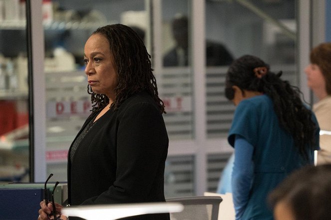 Chicago Med - Withdrawal - Photos - S. Epatha Merkerson