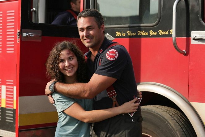 Chicago Fire - Season 3 - Blick nach vorn - Dreharbeiten - Sara Geist, Taylor Kinney