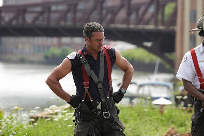 Chicago Fire - Wow Me - Photos - Taylor Kinney