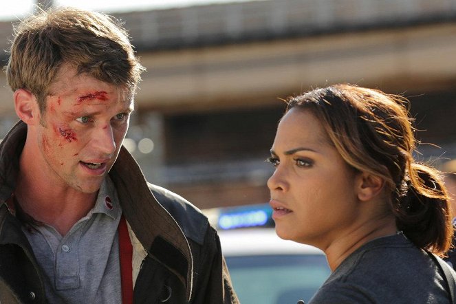 Chicago Fire - Just Drive the Truck - Photos - Jesse Spencer, Monica Raymund
