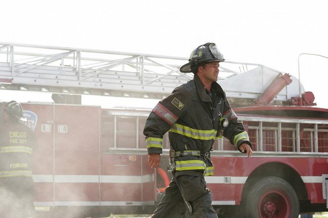 Chicago Fire - Řídit náklaďák - Z filmu - Taylor Kinney